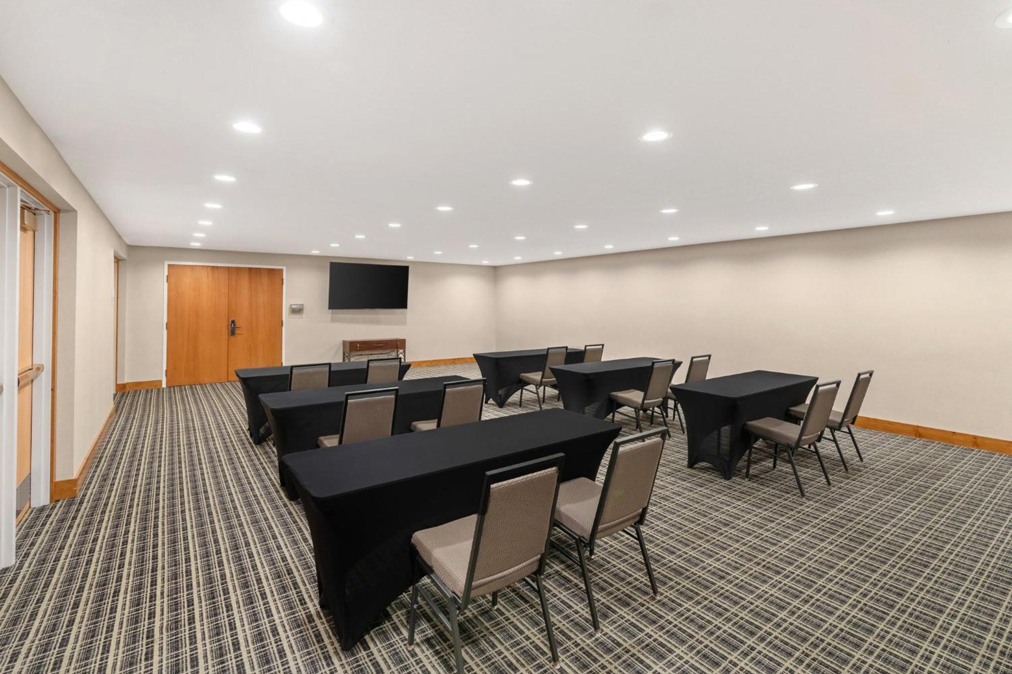 Holiday Inn Express & Suites Hayward By Ihg Екстер'єр фото