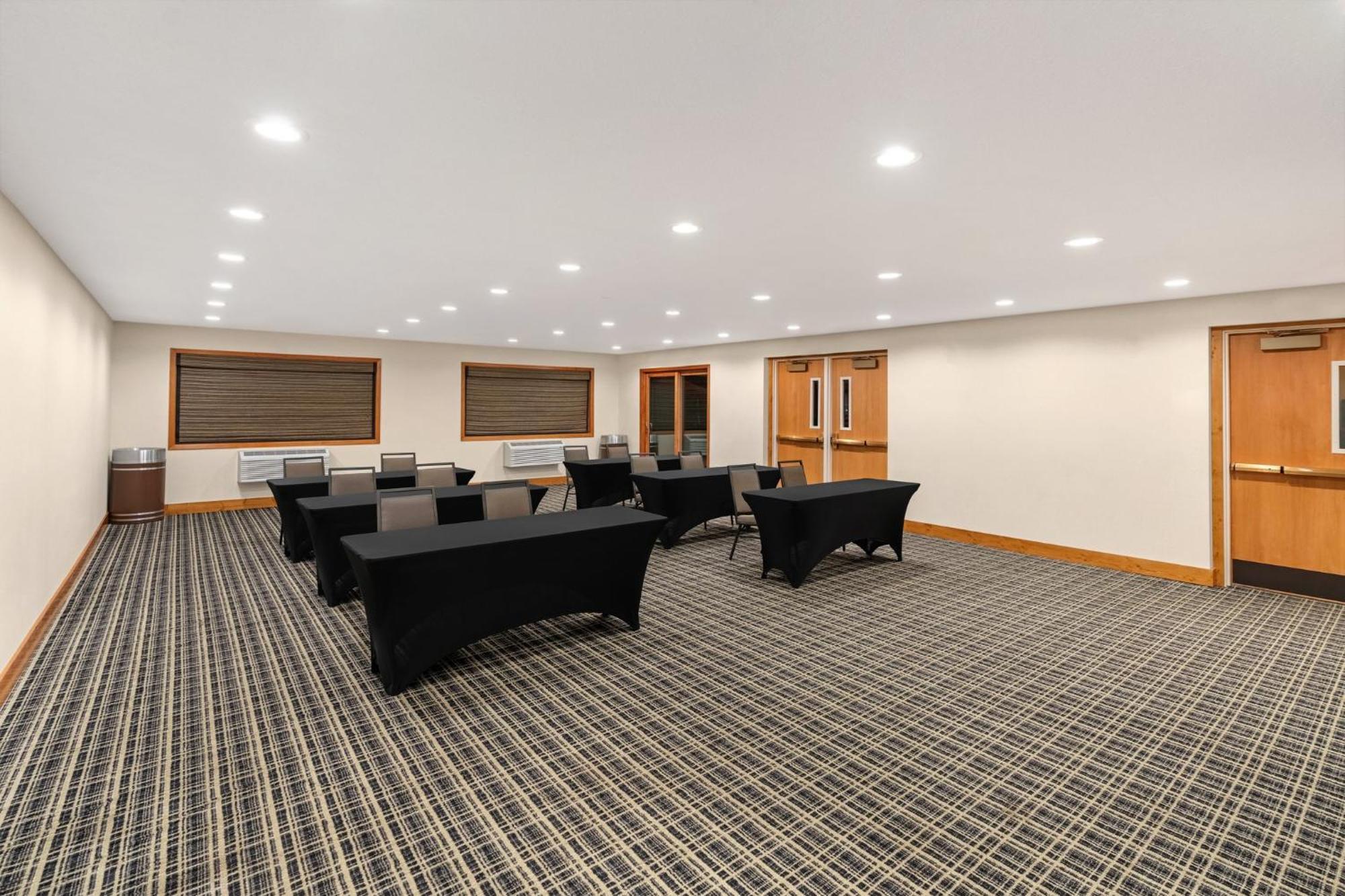 Holiday Inn Express & Suites Hayward By Ihg Екстер'єр фото